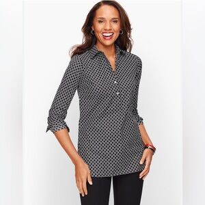 Talbots Non Iron Tunic Popover Blouse in Black & White Geometric Pattern Size 2